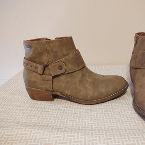 ROXY WOMENS ANKLE BOOTS - size 9